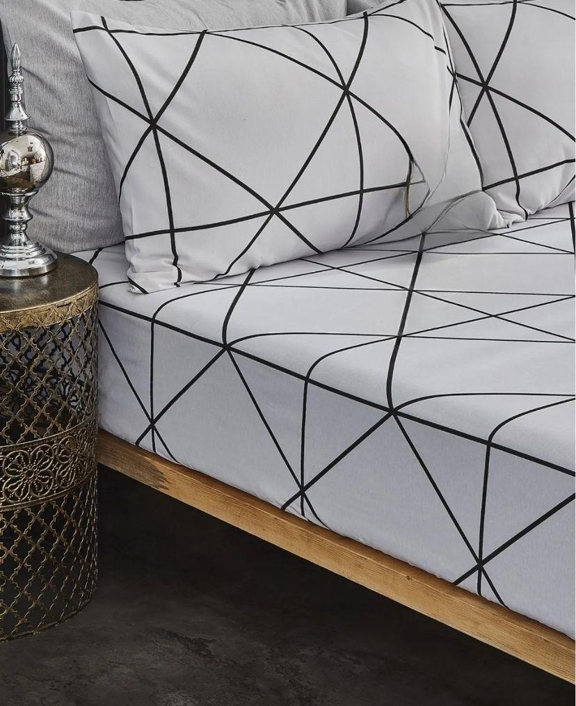 Rejenerik Kumaş Lastikli Çarşaf ve Yastık Kılıfı Seti – Beyaz Baklava